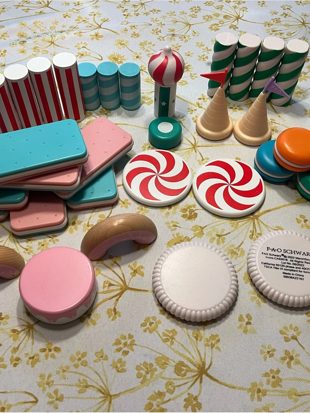 FAO Schwarz Pastel candy land Play Toy Set - Pink building blocks